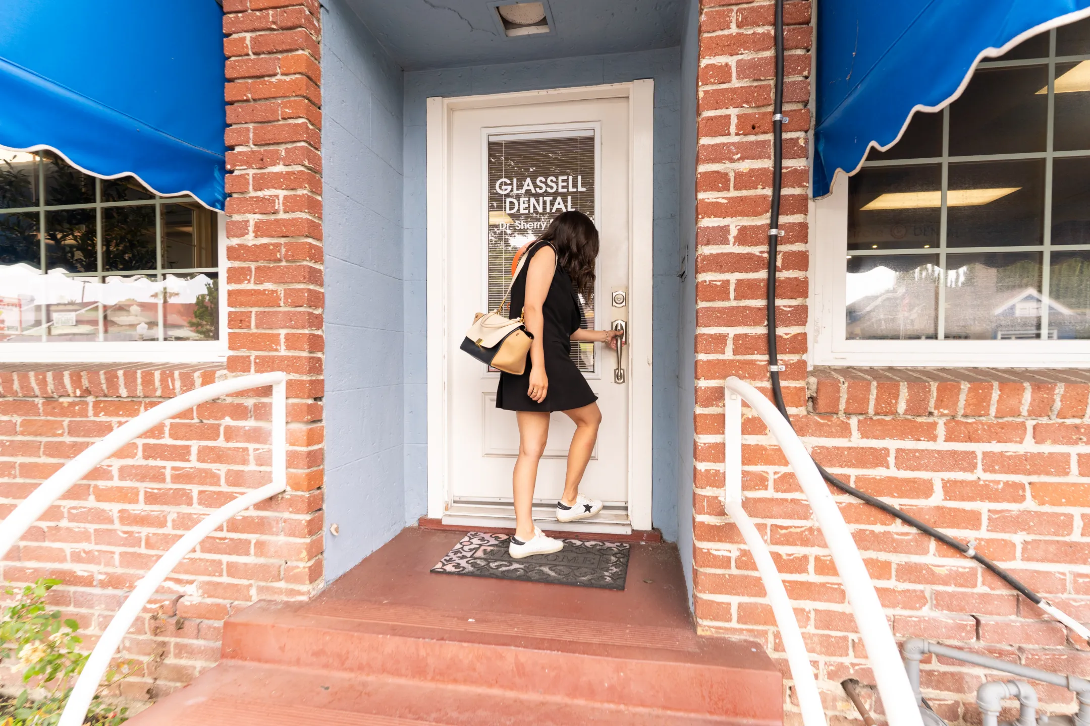 Relaxed, smiling patient during a visit at Glassell Dental